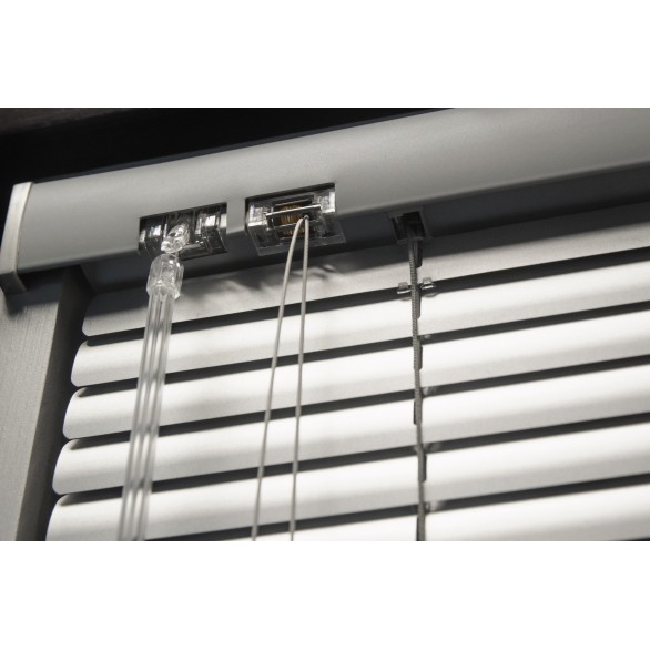 Venetial blinds 25 mm (operated by a stick and a string)