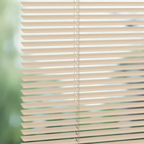 Venetial blinds 16 mm (operated by a chain)