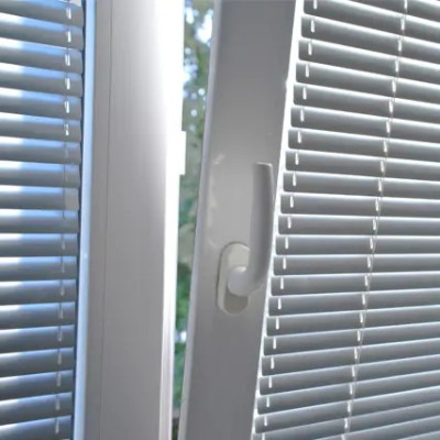Venetial blinds 16 mm (operated by a chain)