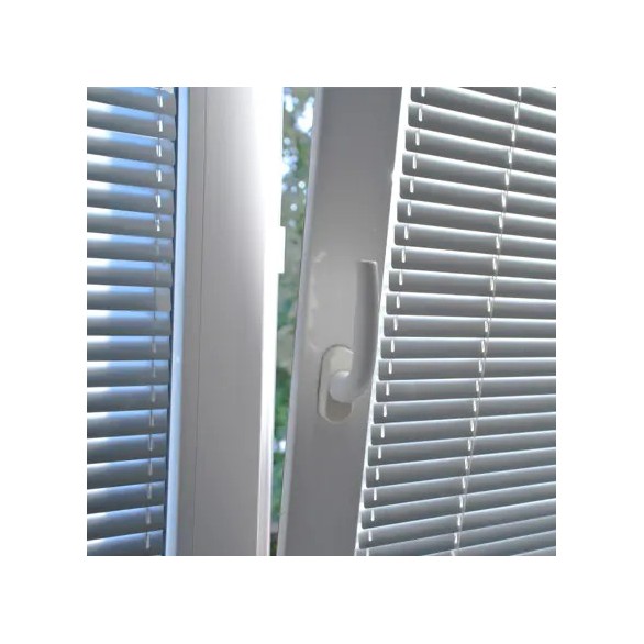 Venetial blinds 16 mm (operated by a chain)