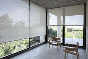 Kasetinis roletas nuo saulės ir karščio (permatomas audinys)